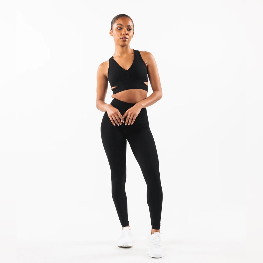 BRAND NEW Alphalete Stratus Sports Bra S